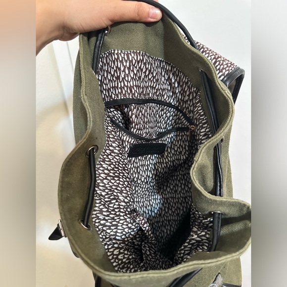 EUC DREAM CONTROL Utility Multi-Pocket Backpack With Patches - Picture 7 of 11